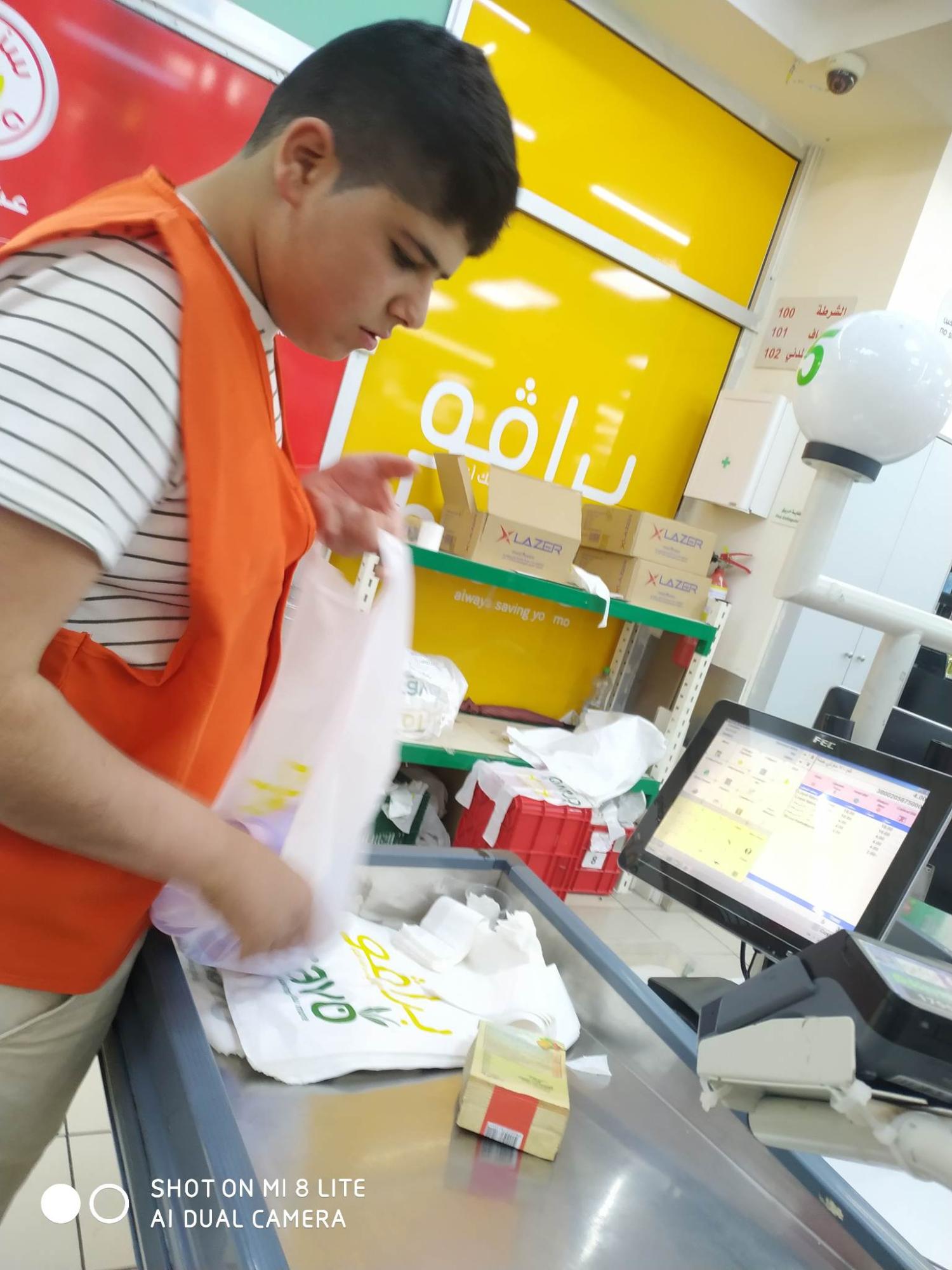 عصام في سوبرماركت برافو